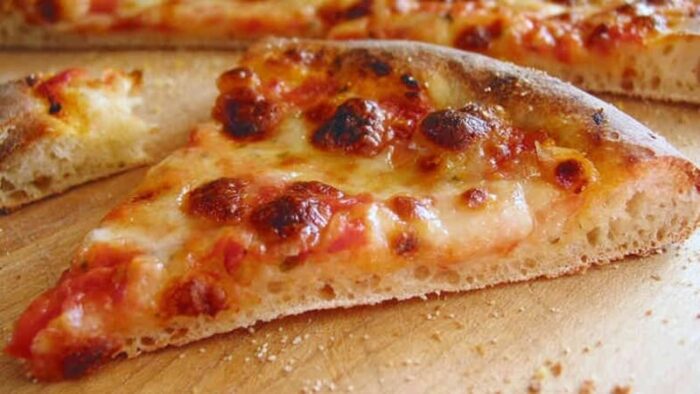 Pizza ai Grilli ricetta per la realizzazione