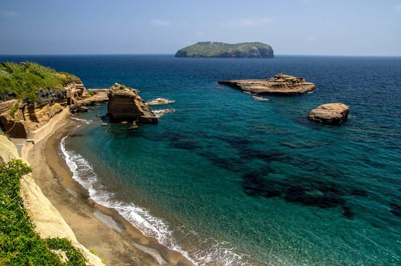 Cala Nave a Ventotene GUIDA COSA FARE spiagge