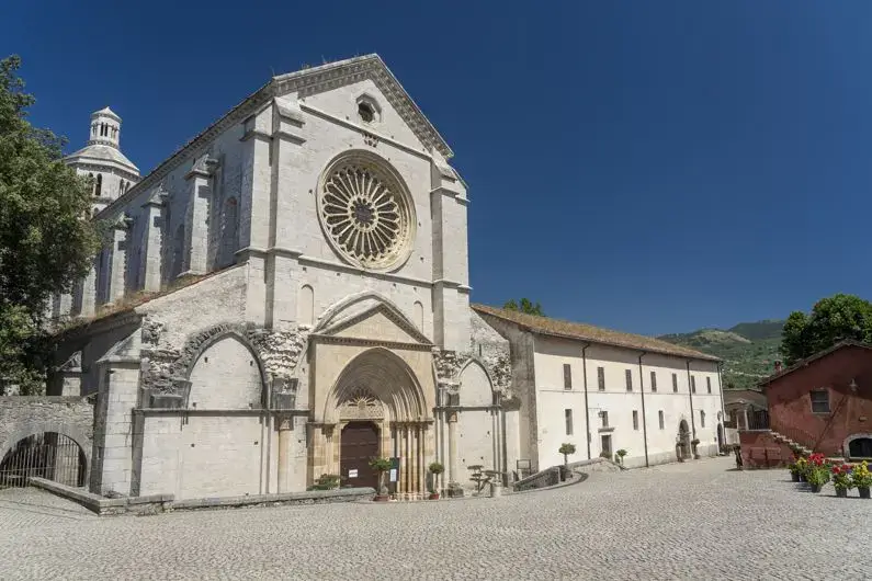 abbazia di fossanova latina lazio