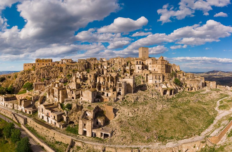 Craco guida viaggio cosa vedere cosa fare