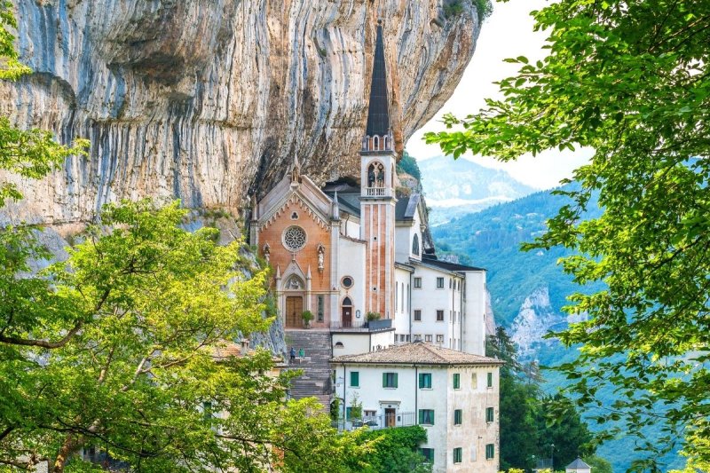 Santuario della Madonna della Corona GUIDA viaggio itinerario