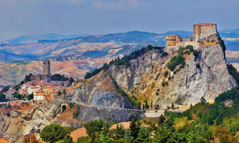 borgo san leo cosa vedere guida viaggio