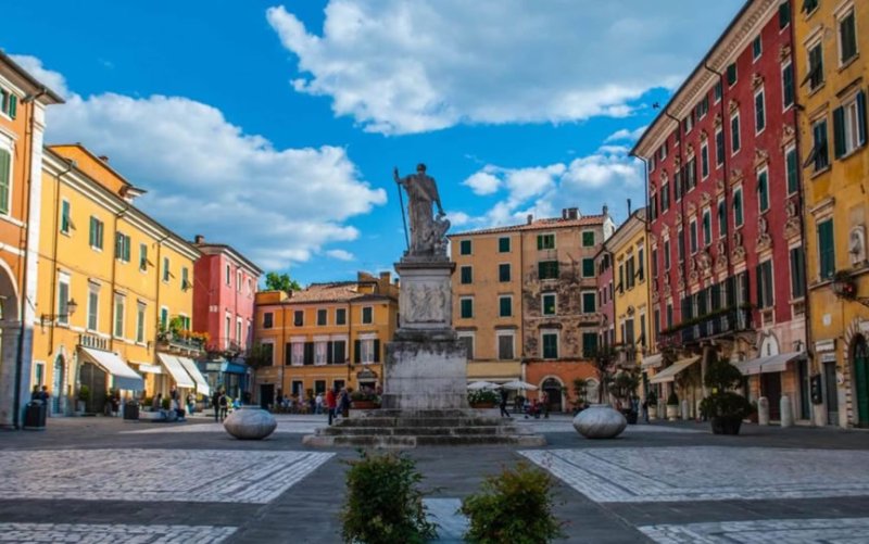 carrara citta cosa fare guida viaggio e consigli