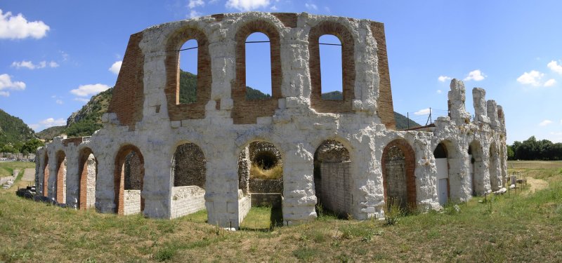 teatro romano gubbio anfiteatro