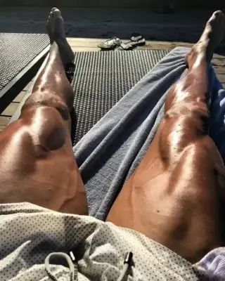 cristiano ronaldo gambe muscolose e piedi